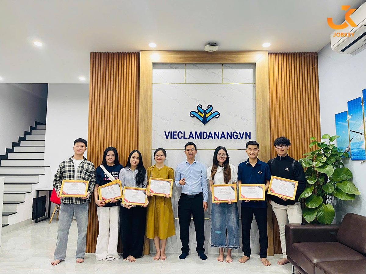 Lễ tổng kết chương trình Jobkey Talent Internship – Đợt 1 2025:  Hành trình trải nghiệm thực tế – Cột mốc trưởng thành